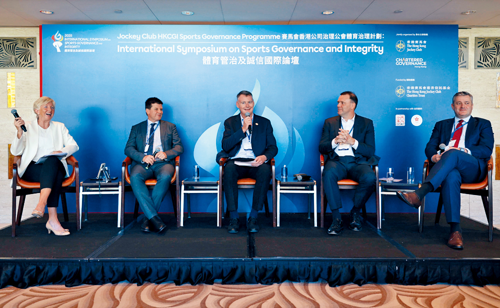 来自不同国家和城市的体育专家,就有关体育管治的最佳实践进行讨论。 来自不同国家和城市的体育专家,就有关体育管治的最佳实践进行讨论。