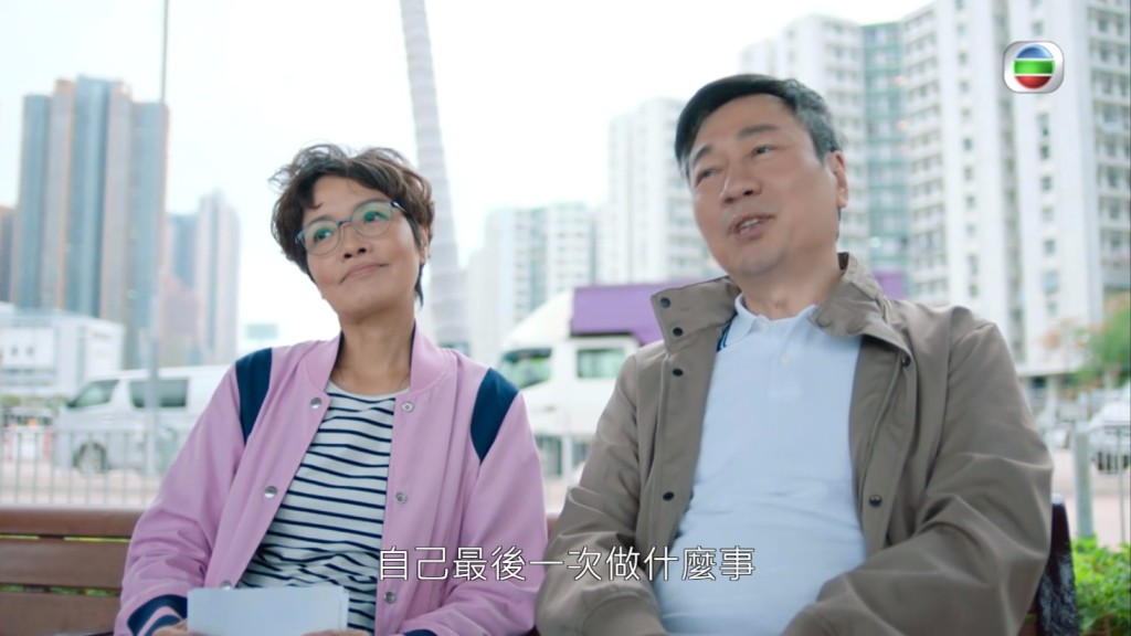 寶珮如於TVB熱播劇集《輕·功》中，與黎耀祥坐在碼頭邊翻看舊照，致敬2019年肺癌病逝的好友曾偉權，場面令觀眾非常感動成為熱話。