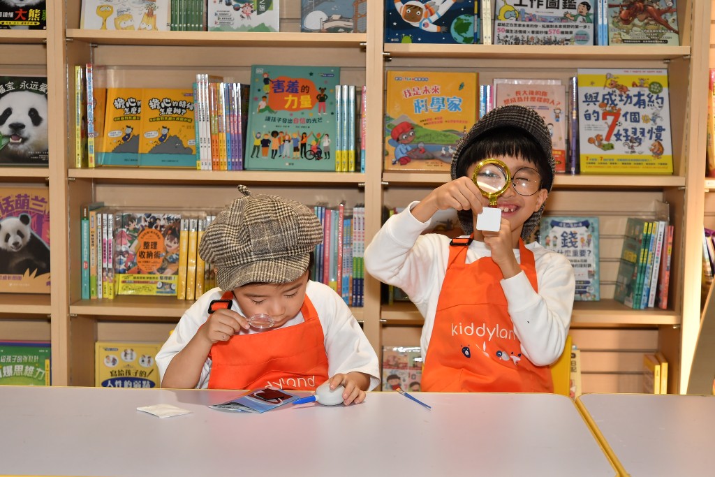 全新推出《大侦探福尔摩斯》专场，让孩子摇身一变成为「小侦探」， 在书店里开启一场有趣又好玩的推理大挑战。（图片来源：官方图片）