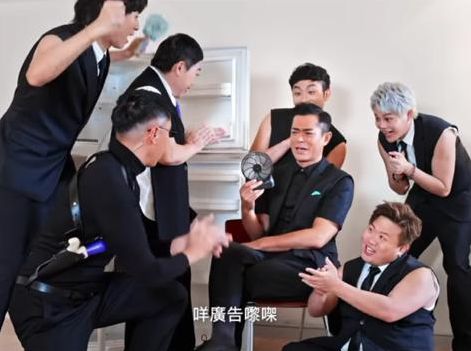 眾人起哄叫古仔熱就除衫,古仔反問:「咩廣告嚟㗎,成日叫人除衫。」