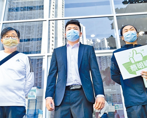 西貢區議會副主席蔡明禧昨表示,希望寸土必爭,在議會保留民主派聲音。