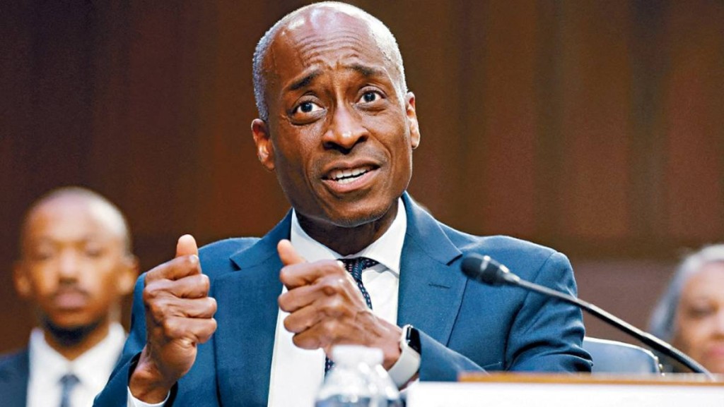 联储局副主席称AI热潮稳健 不会步科网泡沫后尘