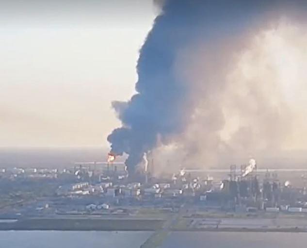 現場濃煙滾滾。Doug Warner FB