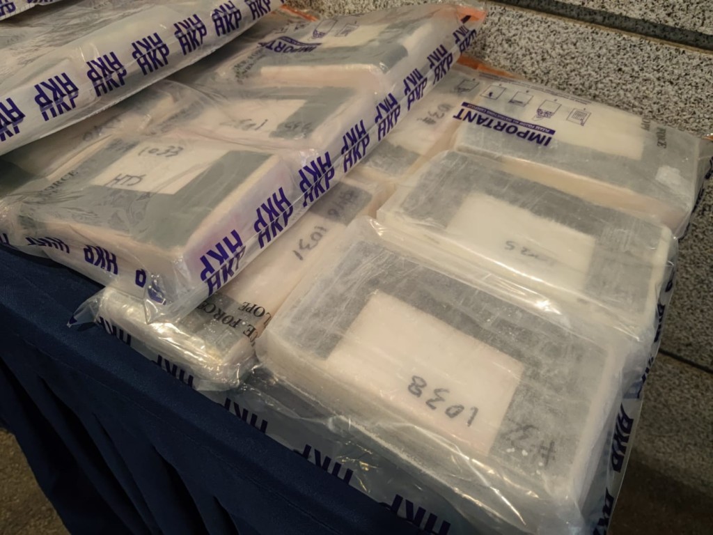 警方共檢獲40磚懷疑海卡因。梁國峰攝