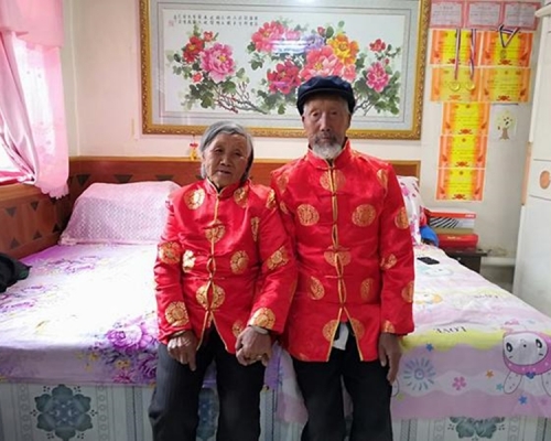 不少农村夫妇未曾有机会拍婚纱照。