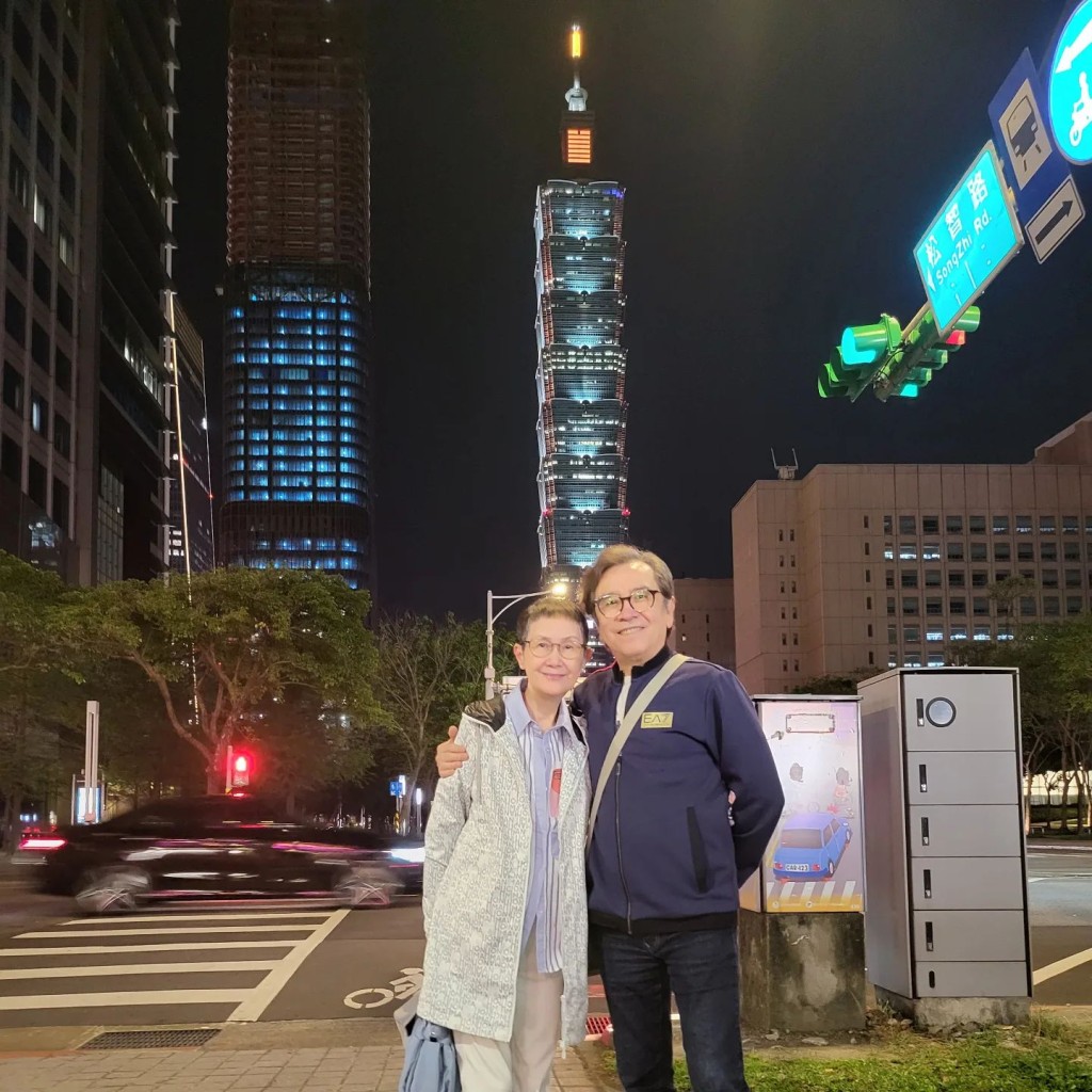 姜大卫（John哥）与太太李琳琳去年飞往台北旅行，相约胡锦见面。