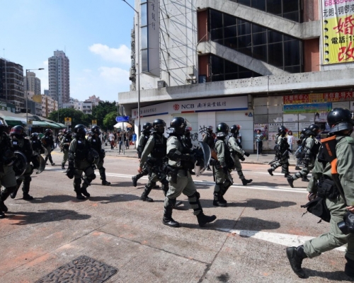 防暴警察清場。