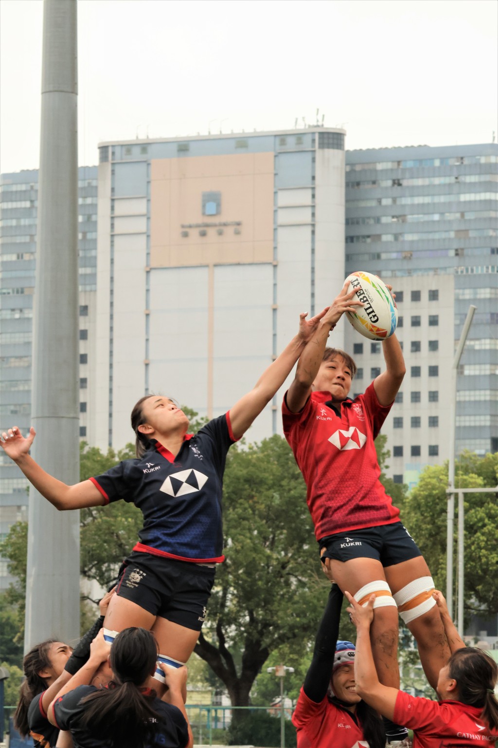 香港男女子队 赛前积极备战。 陆永鸿摄