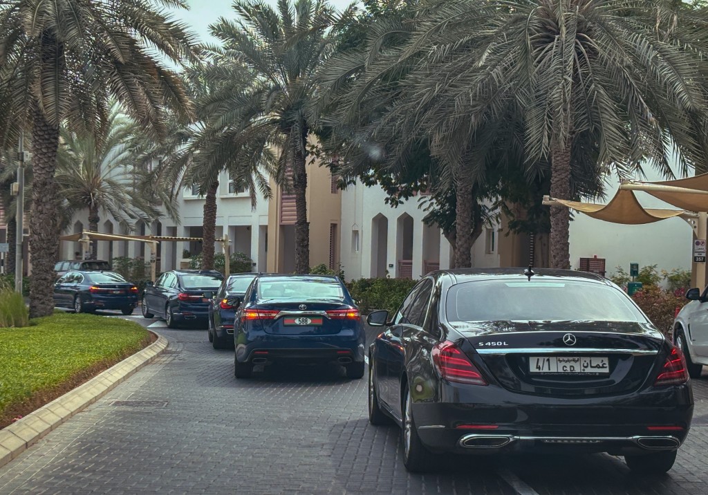 美國總統特朗普表示，美國與伊朗在阿曼舉行的高層會談進展良好。美聯社