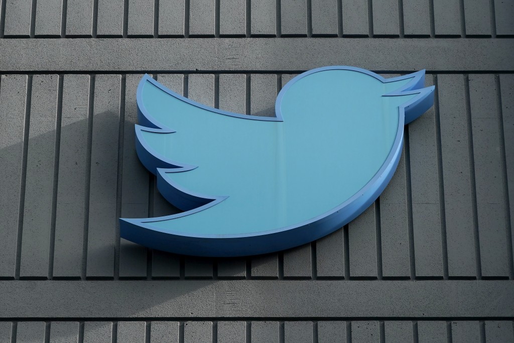 Twitter高層證實大幅裁走一半員工。AP