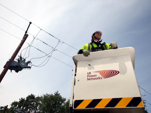 長建英國資產包括UK Power Networks，由3個地區電網組成，電網總長度約19萬公里，配電服務範圍覆蓋倫敦、英國東南部及東部，有關網絡的服務範圍達3萬平方公里，客戶數目約為840萬。