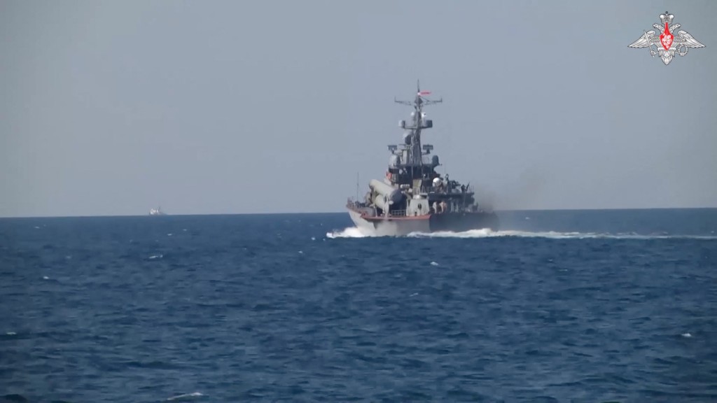 俄羅斯海軍近日發放片段，顯示軍艦在黑海舉行實彈演習。 路透社