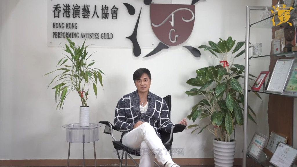 王維德參加《歡樂滿東華》的「卡拉之星」緣於2003年時,有日收到藝員部的電話:「佢唱我有冇興趣參加,我話:『我唔識唱歌㗎喎』,佢就話:『一齊玩下之嘛,可以開心做善事。」 王維德參加《歡樂滿東華》的「卡拉之星」緣於2003年時,有日收到藝員部的電話:「佢唱我有冇興趣參加,我話:『我唔識唱歌㗎喎』,佢就話:『一齊玩下之嘛,可以開心做善事。」