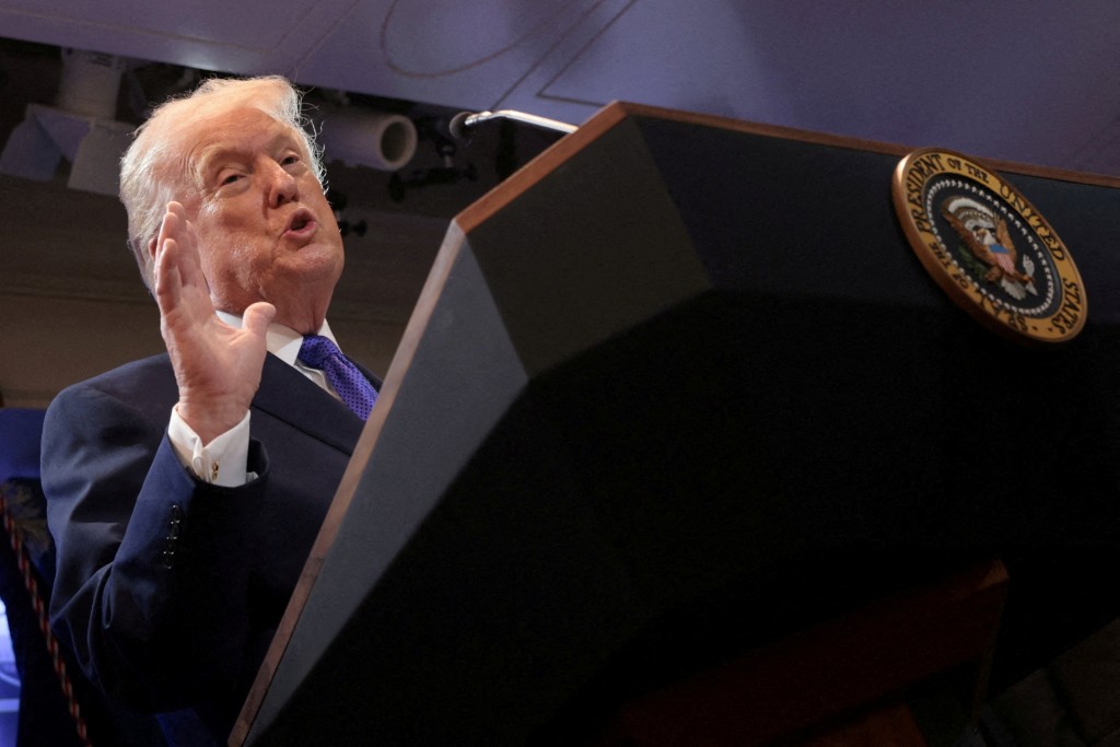 特朗普曾威胁，任何试图利用美国最高法院裁决推翻现有贸易协议的国家，都将面临「高得多」的报复性关税。路透社