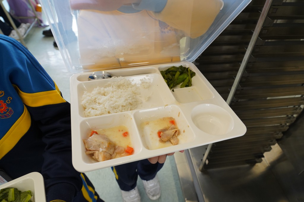 盧寵茂指出有關初小學生午膳測試，午膳的鈉含量正減少。資料圖片