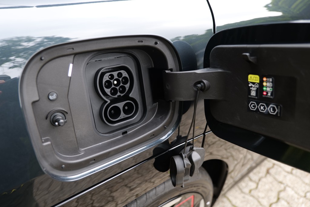 MINI JCW Aceman E (J05)支援95kW DC快速充電和11kW AC中速充電。