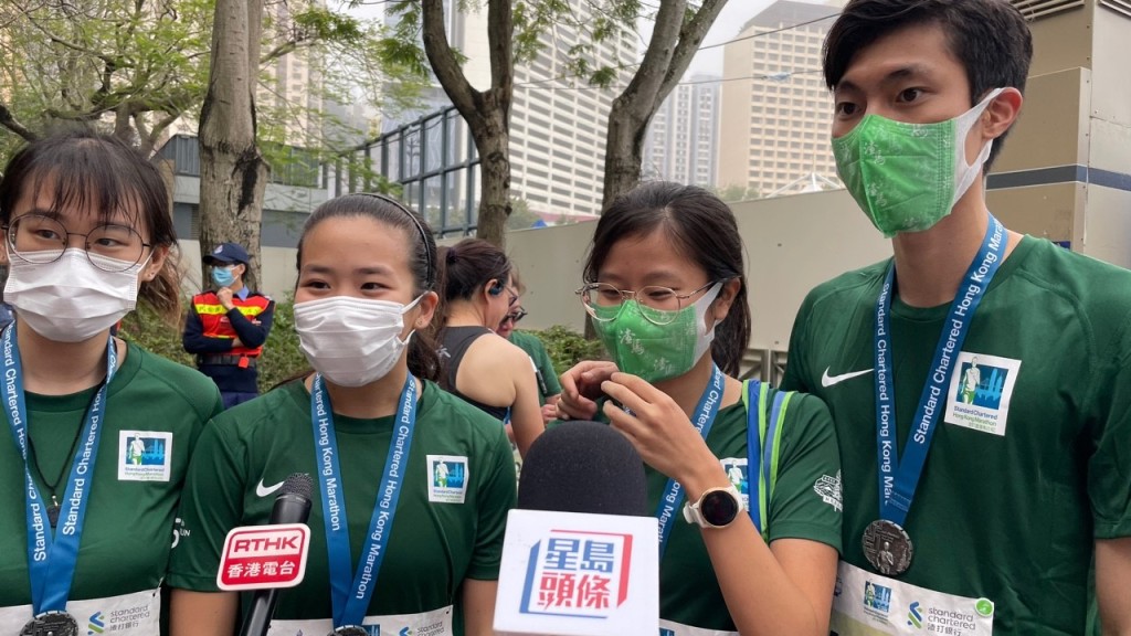 四位平時會結伴運動的跑手受訪 (謝宗英攝)