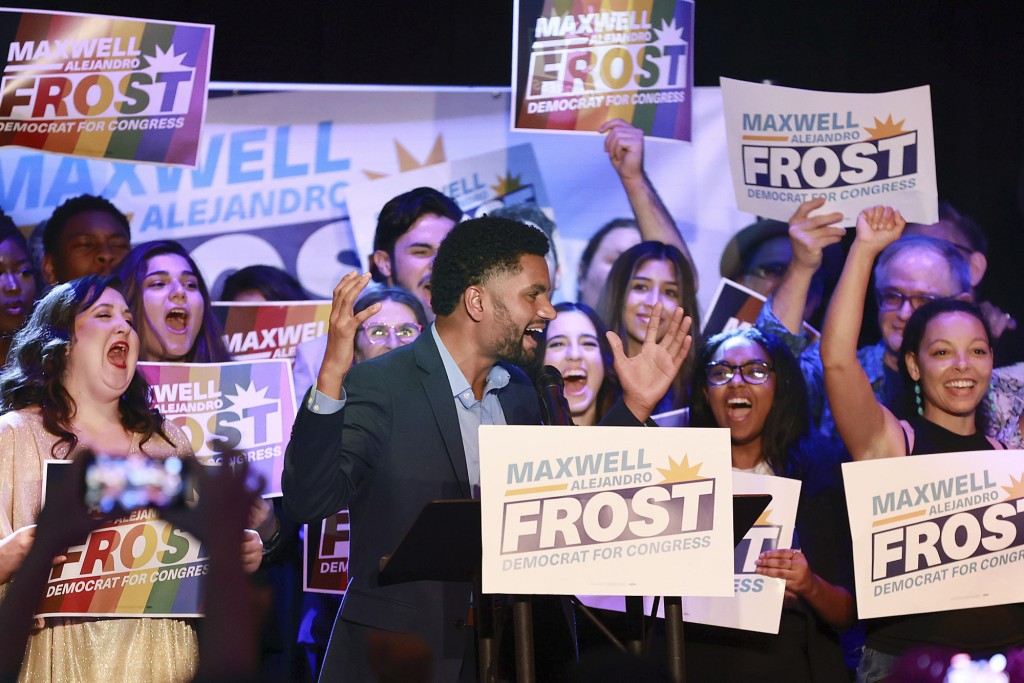 美國中期選舉中，佛羅里達州民主黨籍的眾議院非裔候選人弗羅斯特(Maxwell Frost)。 AP圖