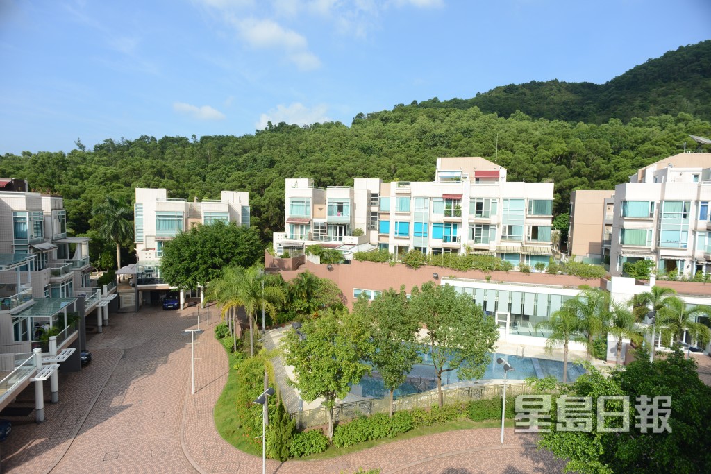 龍成堡03年每呎2388元開價。