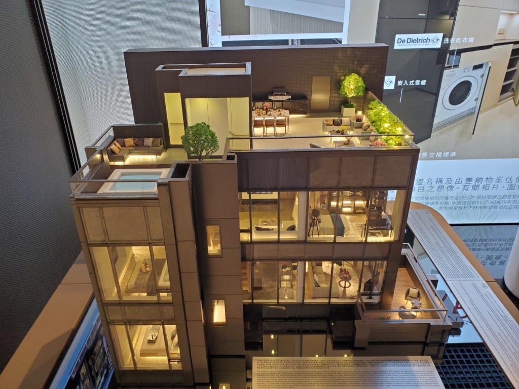 星凯．堤岸特色单位模型首度曝光，参照3座50及51楼A室复式户搭建。