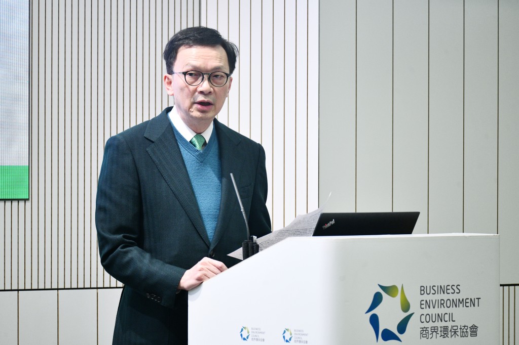 廖振新表示,鐵大部分列車車廂屬於開放式設計,在運作上難以控制乘客遵從安排。資料圖片 廖振新表示,鐵大部分列車車廂屬於開放式設計,在運作上難以控制乘客遵從安排。資料圖片