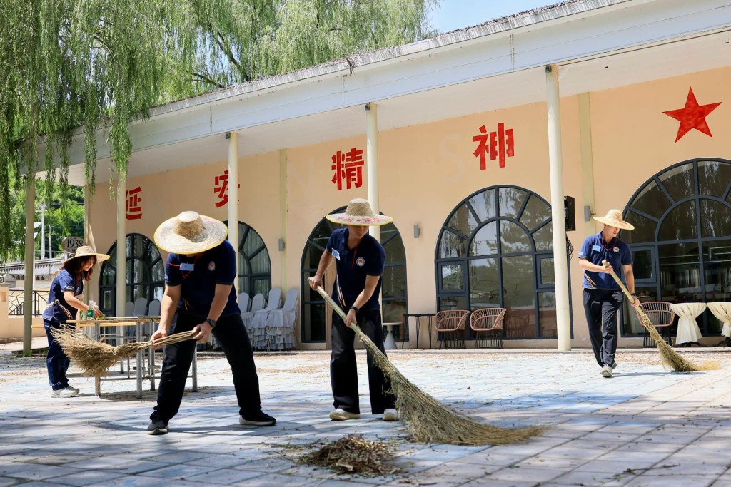 保安局十多名青年领袖上周参加研学团前往陕西延安。 保安局十多名青年领袖上周参加研学团前往陕西延安。