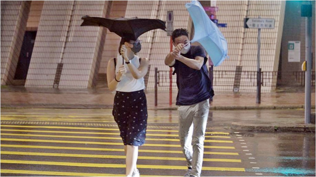 今日多雲,有驟雨及狂風雷暴。初時雨勢有時頗大,稍後驟雨減少。資料圖片
