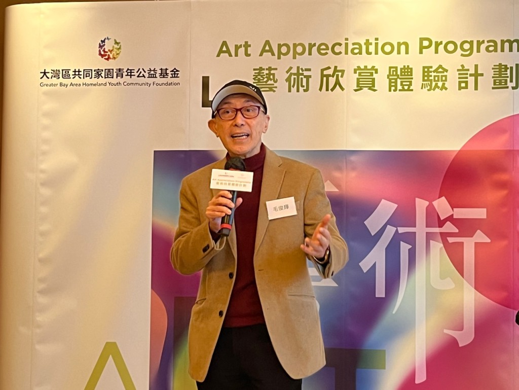 毛俊輝表示希望學生更深入地及親切地接觸表演藝術。李宇婷攝