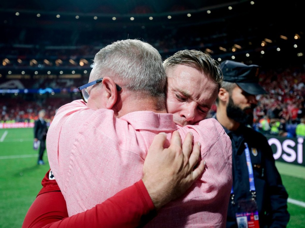 軒達臣2019年決賽後，走向觀眾席深深擁抱父親一幕，令人感動。