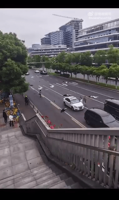 现场大量伤者倒地。