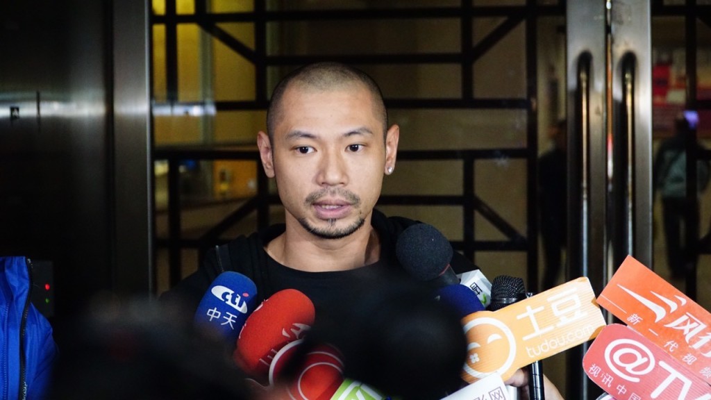 2015年TVB藝人金剛捲入台北某酒店發生的凌晨槍擊案，金剛聲稱不認識槍擊案的當事人
