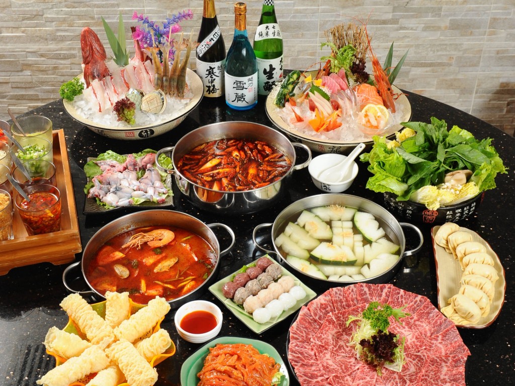 「不倒翁中日火鍋料理」是老字號高級火鍋店。 