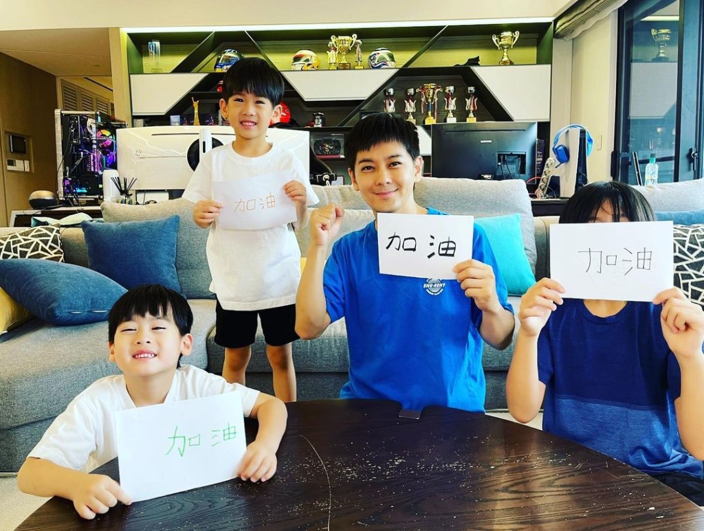 林志穎同三個囝囝，包括右一的大仔Kimi。