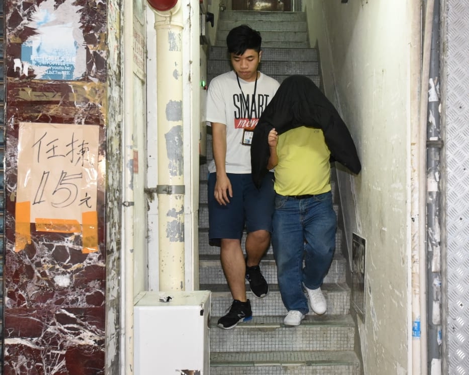 行動共拘捕3男3女。