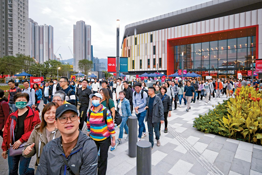 启德体育园昨日举行第3次演练，动员4500名公务员及500名社区人士参与，过程十分畅顺。