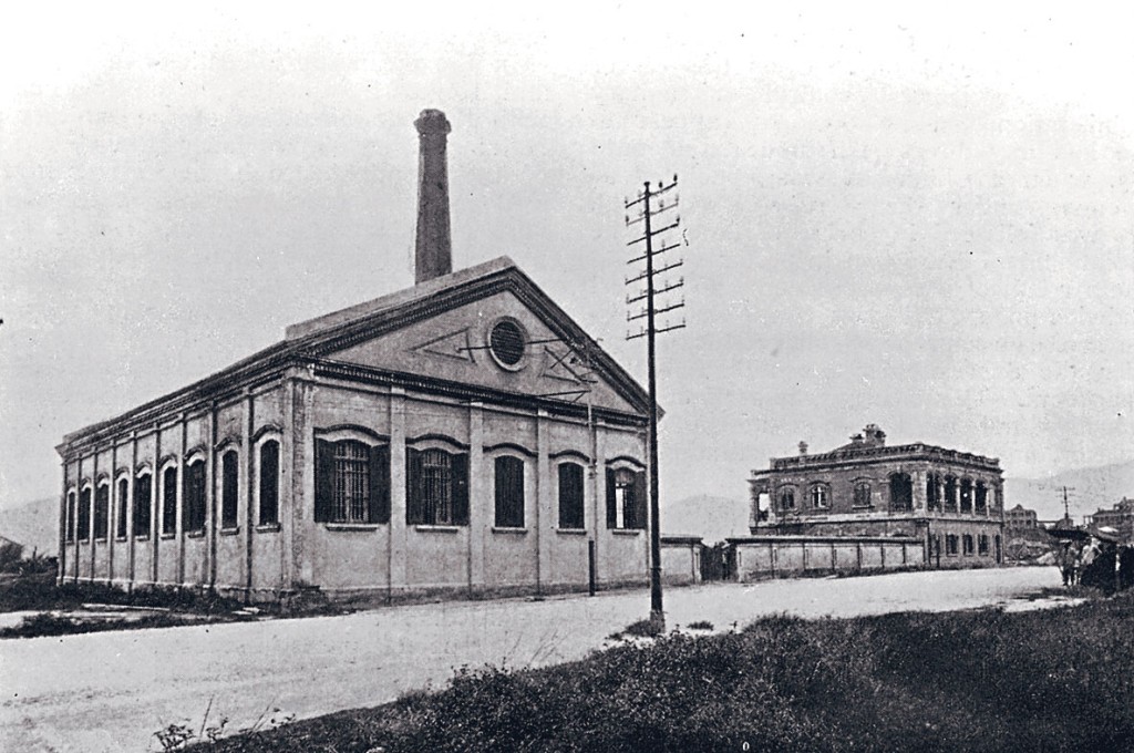 1903年落成及啟用位於紅磡漆咸道的首座發電廠 1903年落成及啟用位於紅磡漆咸道的首座發電廠