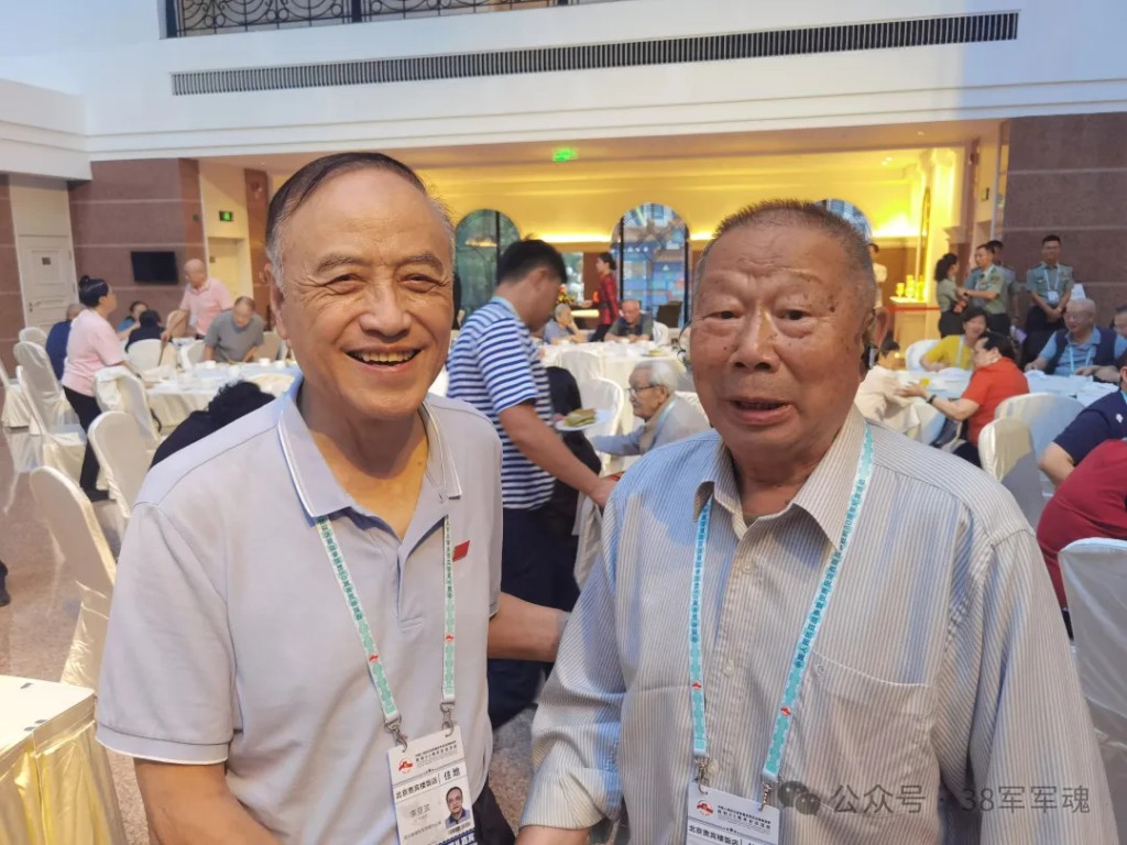 右為粟裕之子粟戎生 右為粟裕之子粟戎生