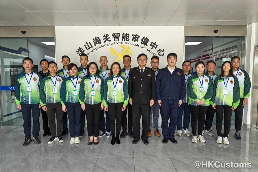 15名海關人員到上海進行研修課程。 香港海關facebook圖片