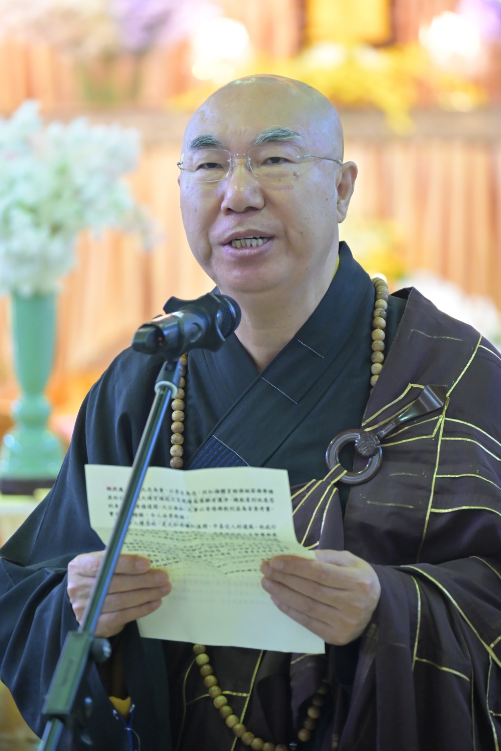 香港佛教聯合會會長寬運法師致讚頌詞。