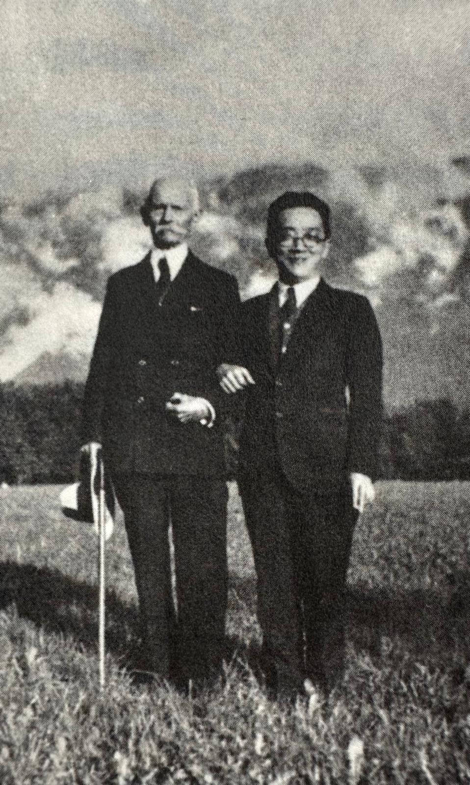 胡適任駐美大使期間,與恩師杜威教授留影。 胡適任駐美大使期間,與恩師杜威教授留影。