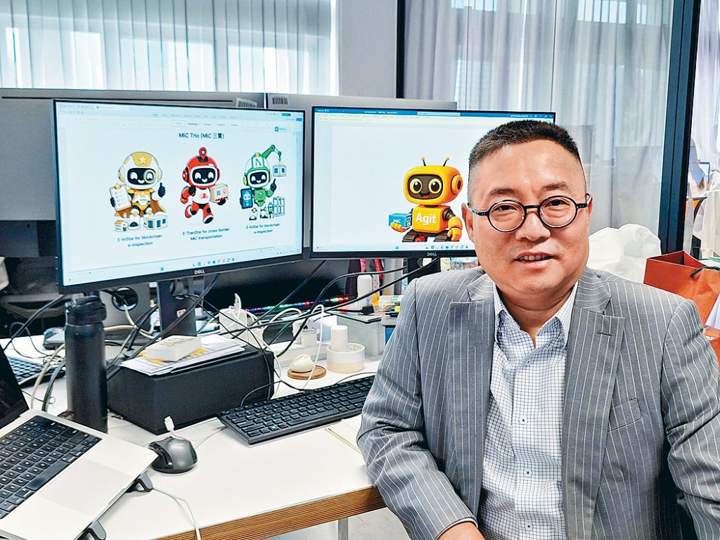 港大房地產及建設系系主任兼講座教授呂偉生為簡約公屋工程開發一套數碼工程監督系統。