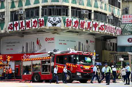 华丰大厦上月发生三级火，政府认为有紧急需要，故提前于7月修例，「进场」为高危旧楼改善消防安全。