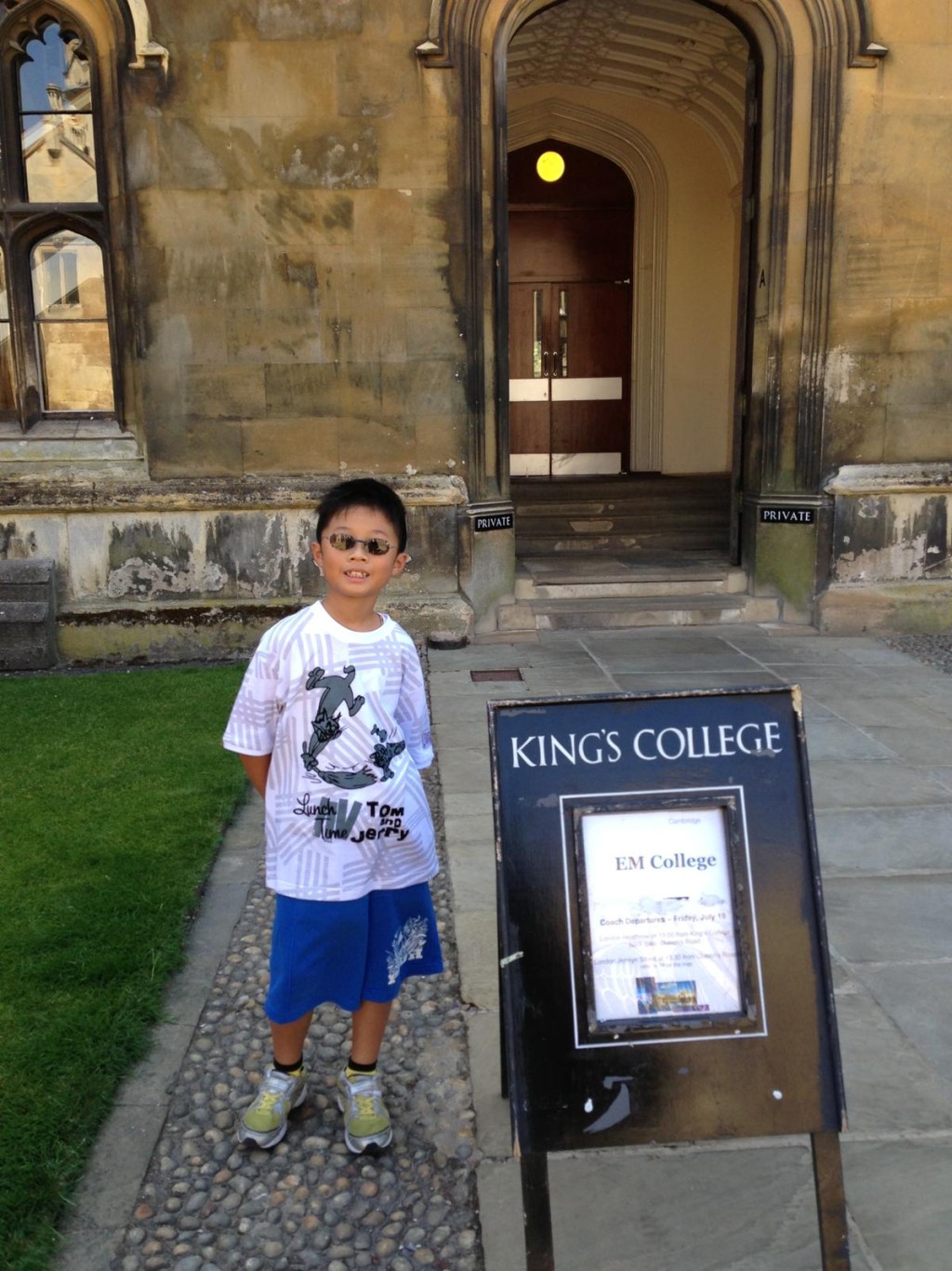 嚴運波博士的20歲兒子現正於 英國倫敦經濟學院（LSE）修讀經濟學，快將畢業的他已部署好劍橋大學碩士之路。（圖片來源：受訪者提供）