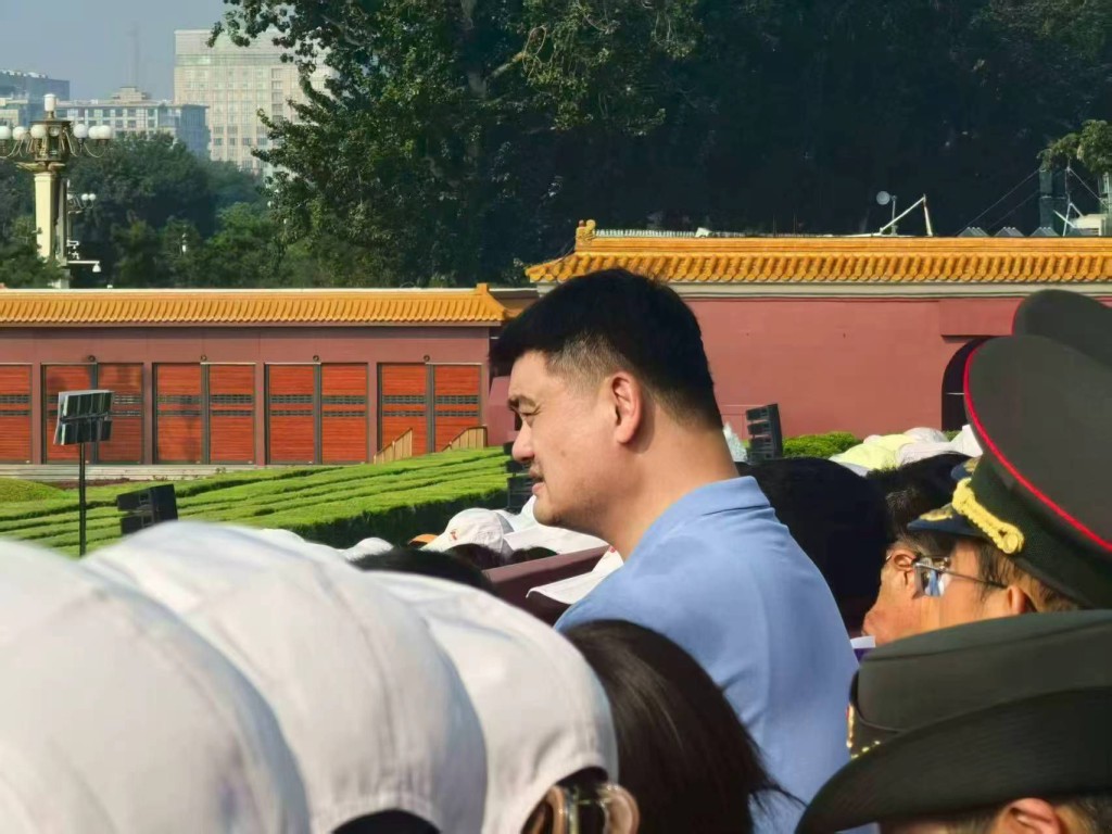 姚明出現在閱兵式現場。 姚明出現在閱兵式現場。