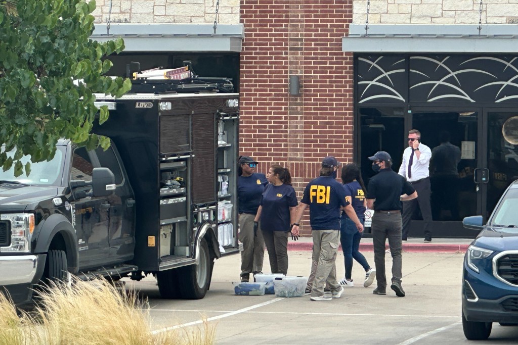 警方指，3名傷者送院後情況穩定，案件暫無跡象顯示涉及仇恨犯罪。美聯社