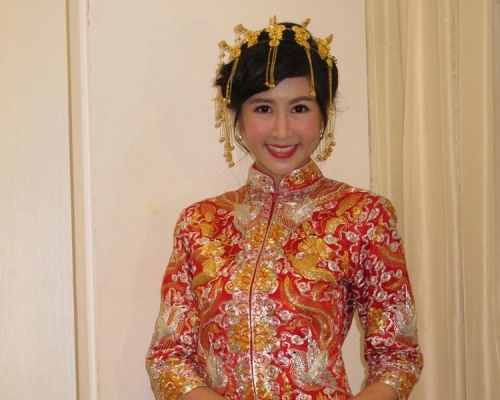 Uny生完B女都有几位男士追求。