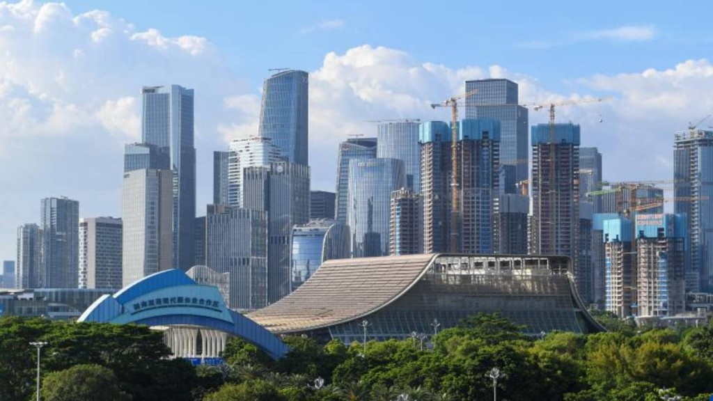 廣東去年常住人口增加79萬人，全國最多。圖為深圳前海。新華社