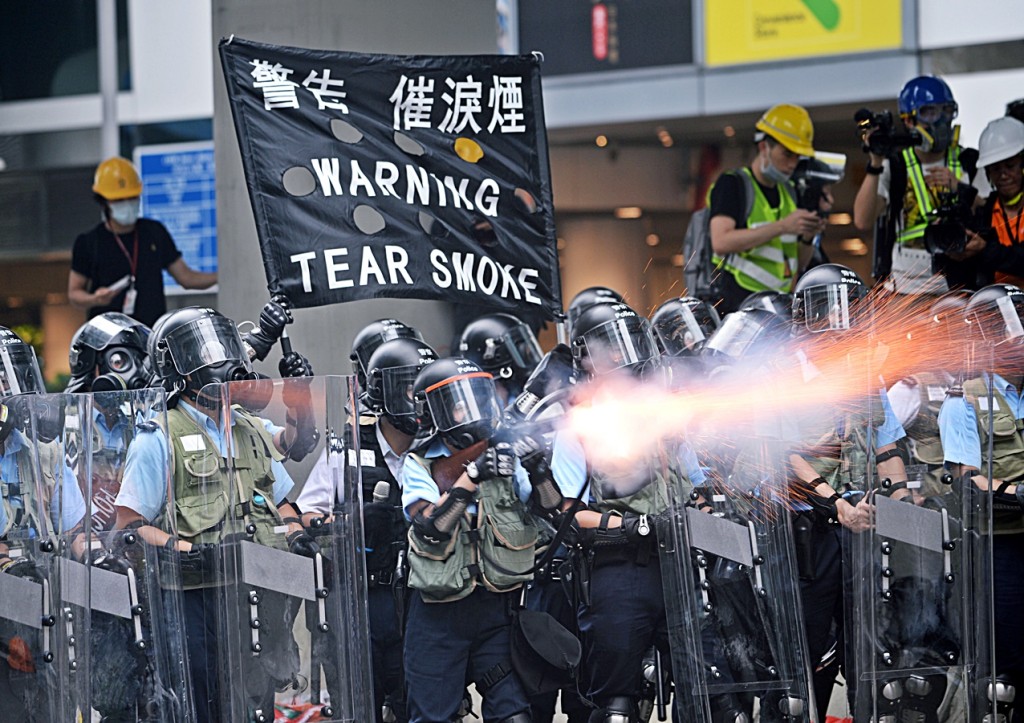 6月12日警方金鐘施放催淚彈。資料圖片