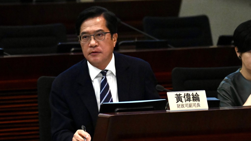 来论｜署理财政司司长黄伟纶：香港，拥抱机遇新时代