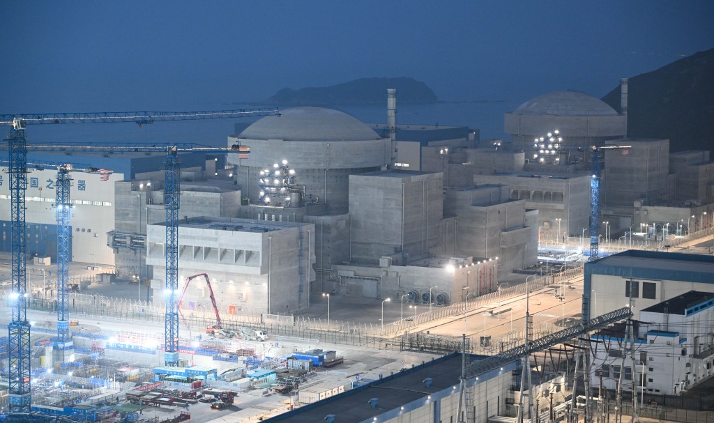 “华龙一号”大湾区首个自主三代核电一期全面建成，年发电量可供200万人使用。中新社